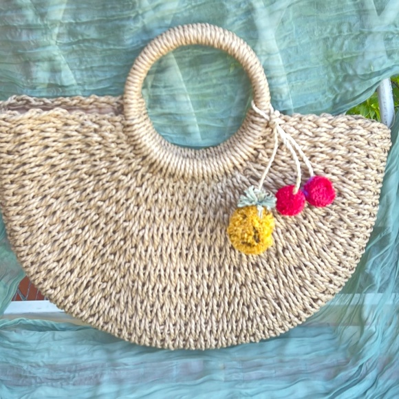 Handbags - Brand new (without tags) straw bag